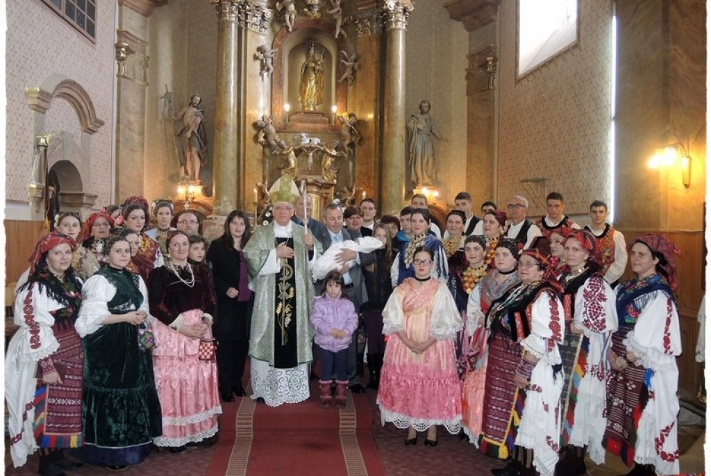Biskup krstio 5. dijete obitelji Skretić u Novoj Kapeli